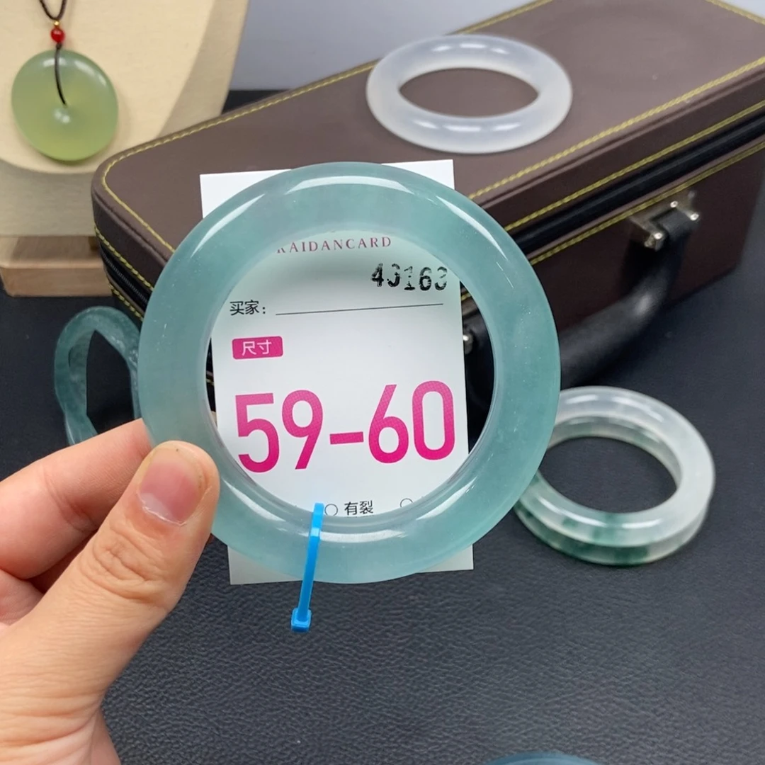 未镶嵌手镯石英质玉雅*。