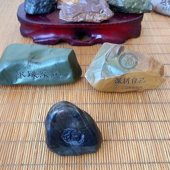 惊***客原石雕刻工艺品手把摆件