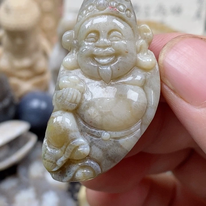 颈饰未镶嵌硅化珊瑚（珊瑚玉）