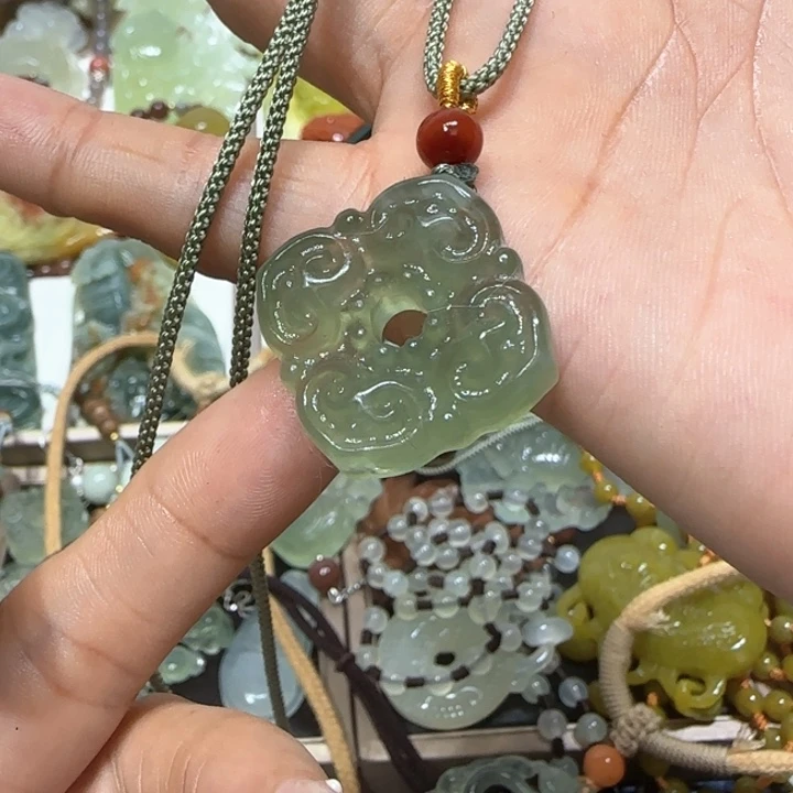 蛇纹石玉未镶嵌吊坠
