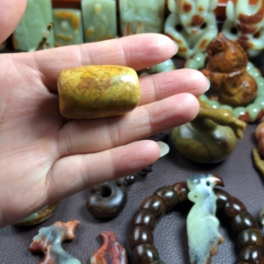 吊坠(赠链)未镶嵌岫岩河磨玉（透闪石质玉）