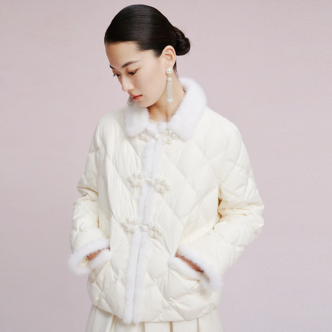 拉珂蒂【白鹅羽绒桑蚕丝】奢感水貂毛羽绒服RR00187V0