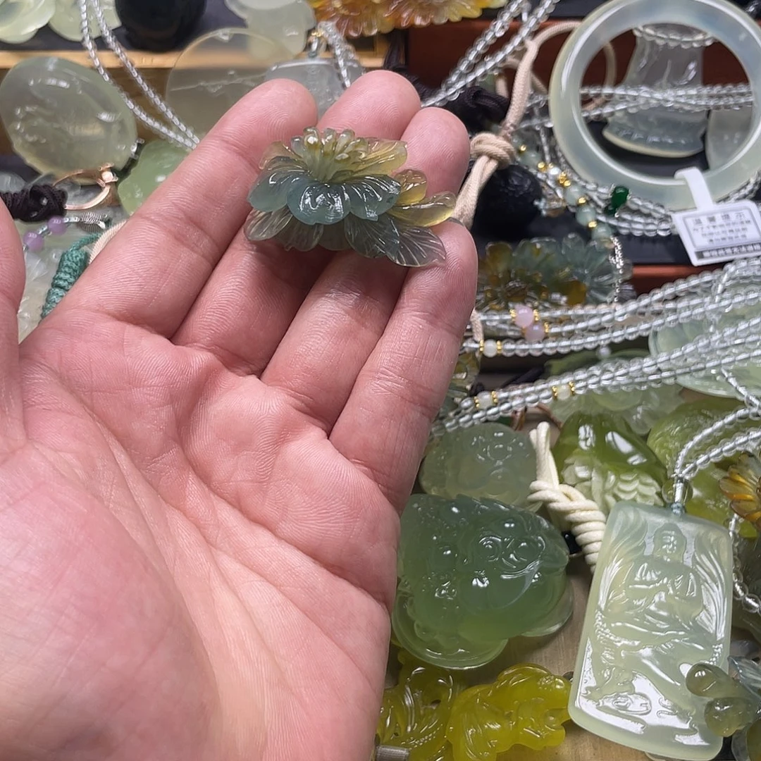 哈***～蛇纹石玉未镶嵌颈饰