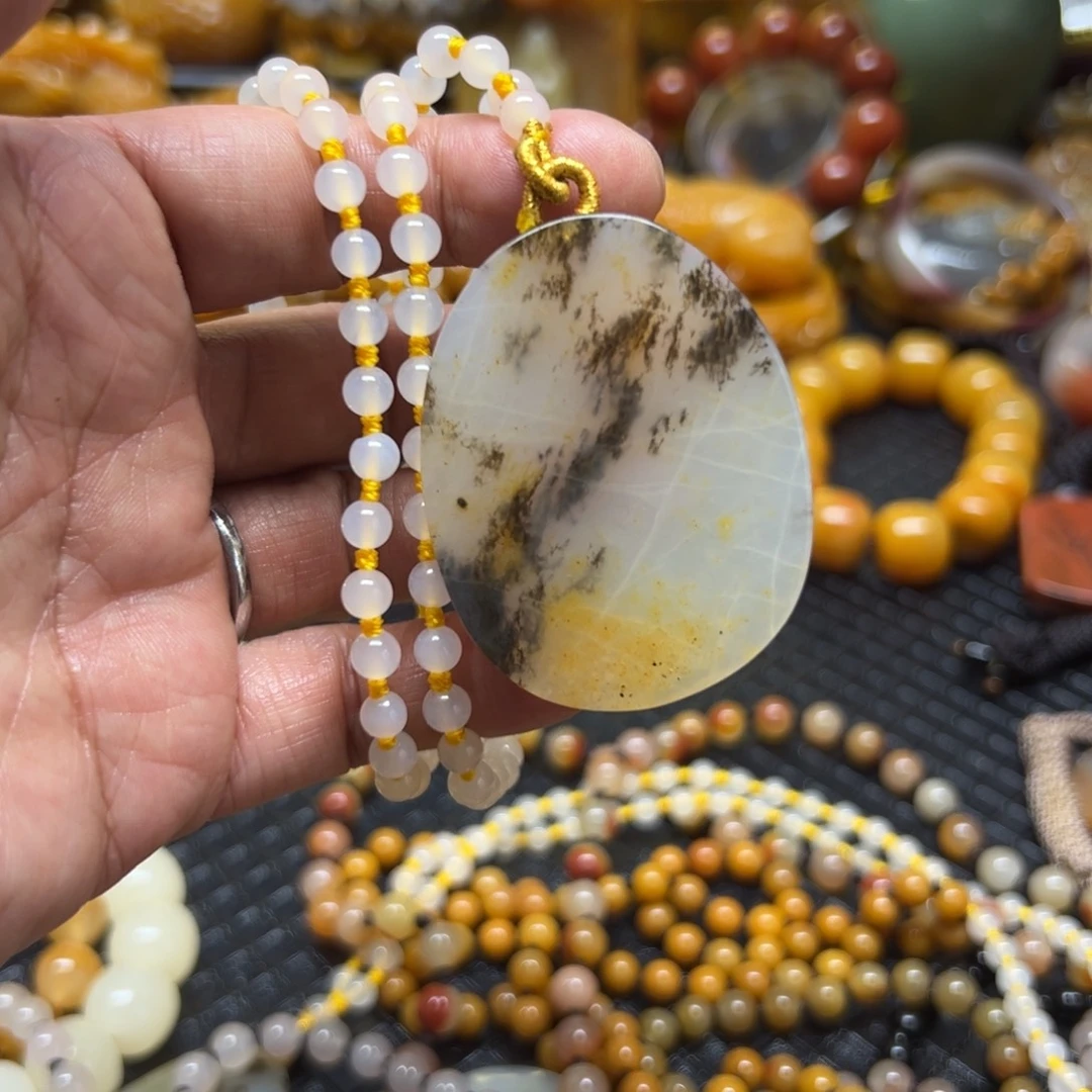 石英质玉未镶嵌颈饰