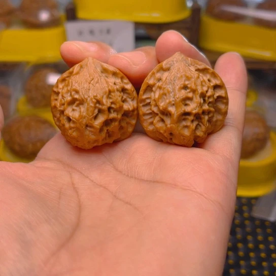 文玩核桃吊坠玲珑