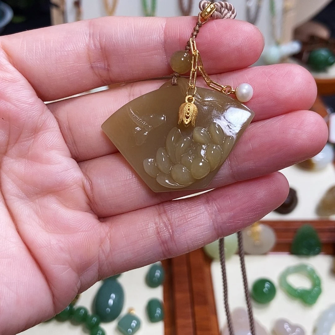 和田玉未镶嵌颈饰