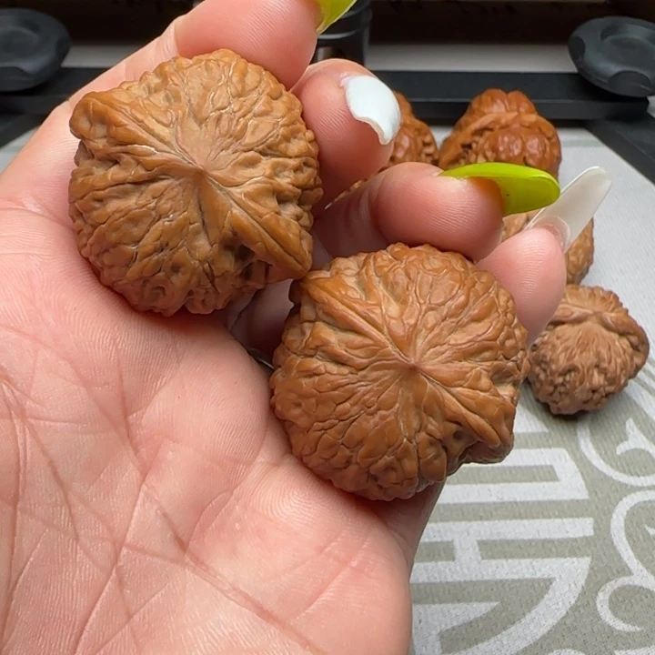桃核把件铁锤狮子头
