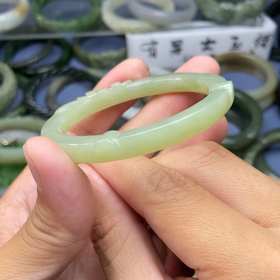 未镶嵌手镯和田玉且末料55mm小猫