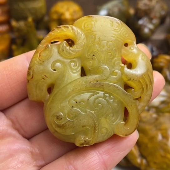 蛇纹石玉未镶嵌颈饰90