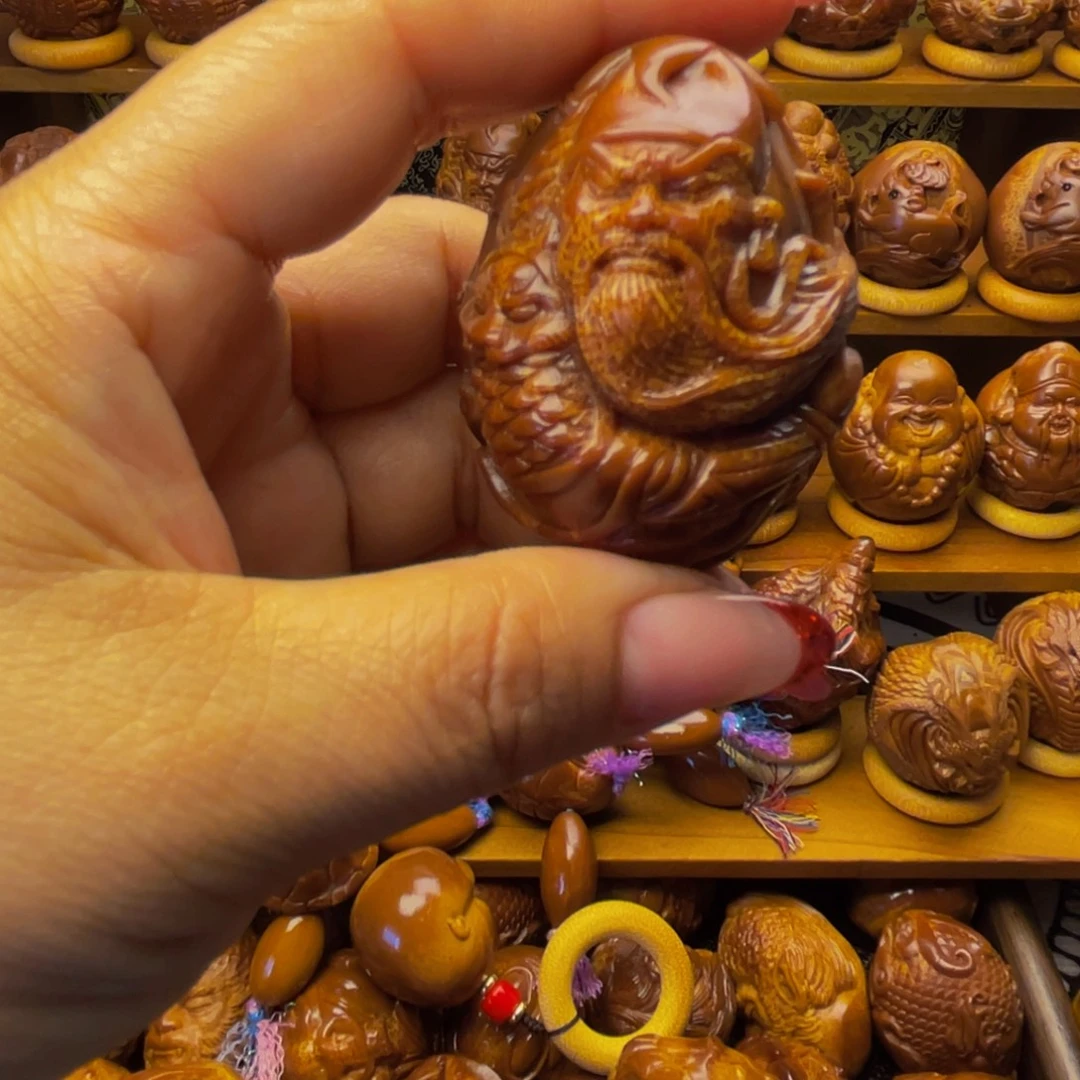 水***工橄榄核吊坠大关公一个