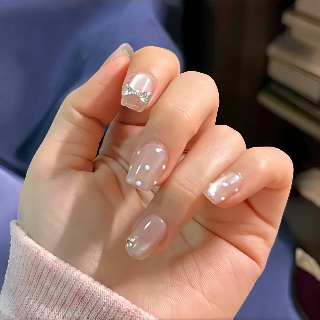 裸色显白穿戴甲玻璃珠猫眼蝴蝶结简约高级气质美甲