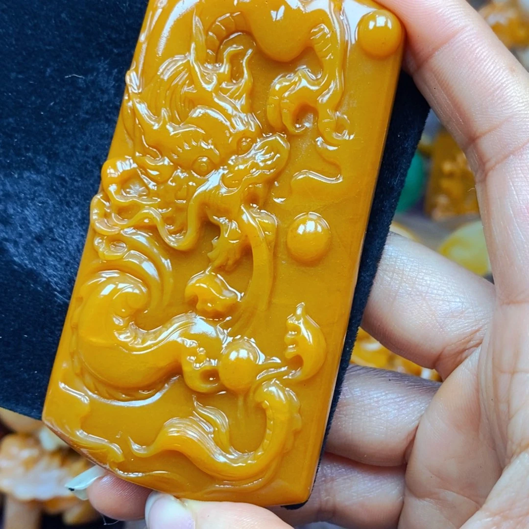 未镶嵌石英质玉（黄龙玉）颈饰