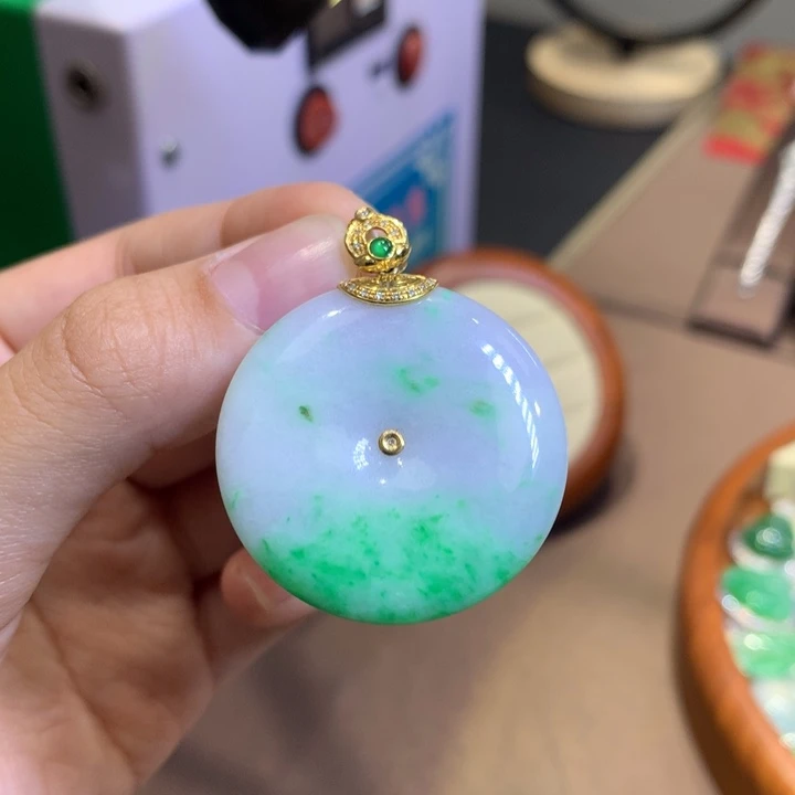 翡翠18K金镶嵌颈饰翡翠