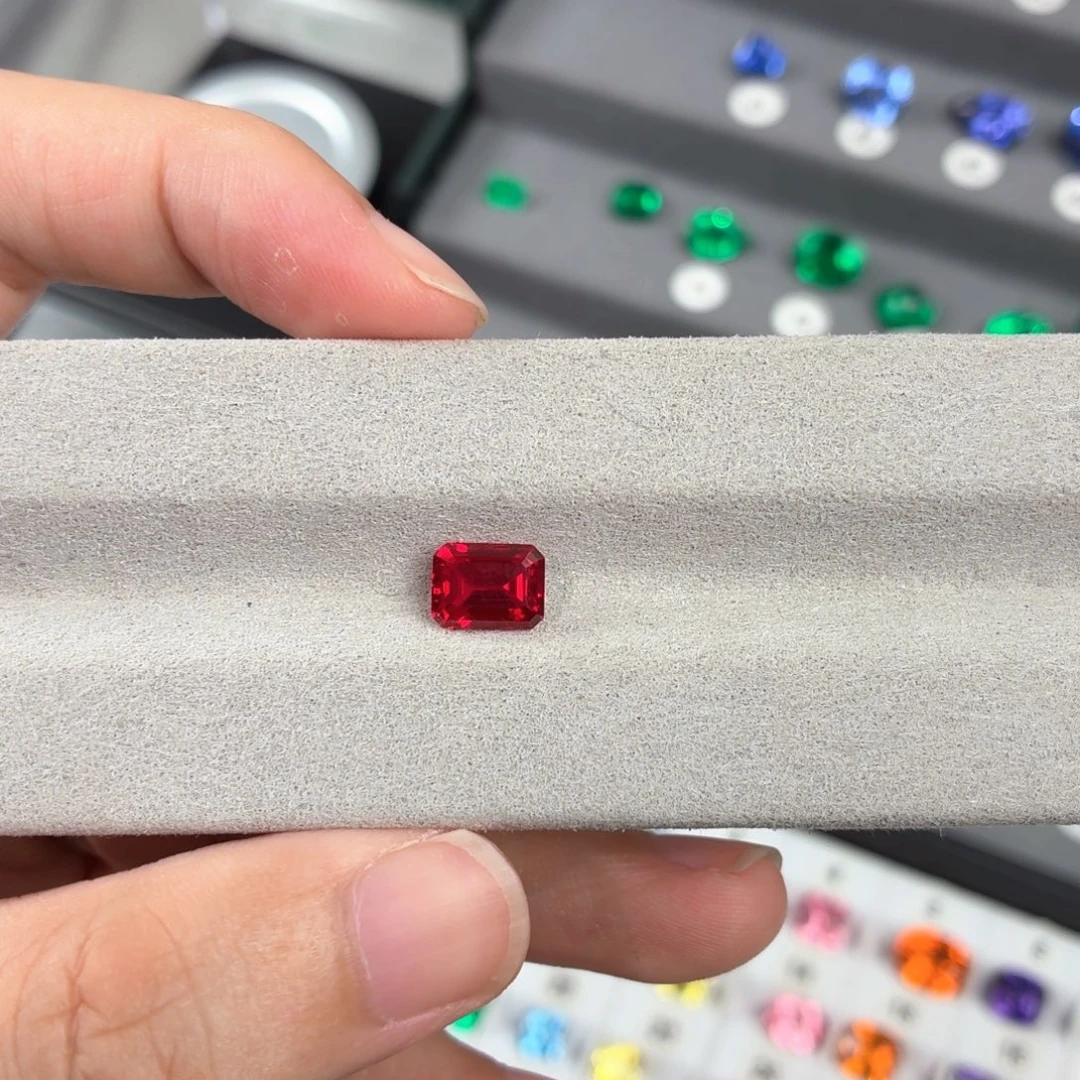 C***。合成（培育）红宝石裸石2.33ct