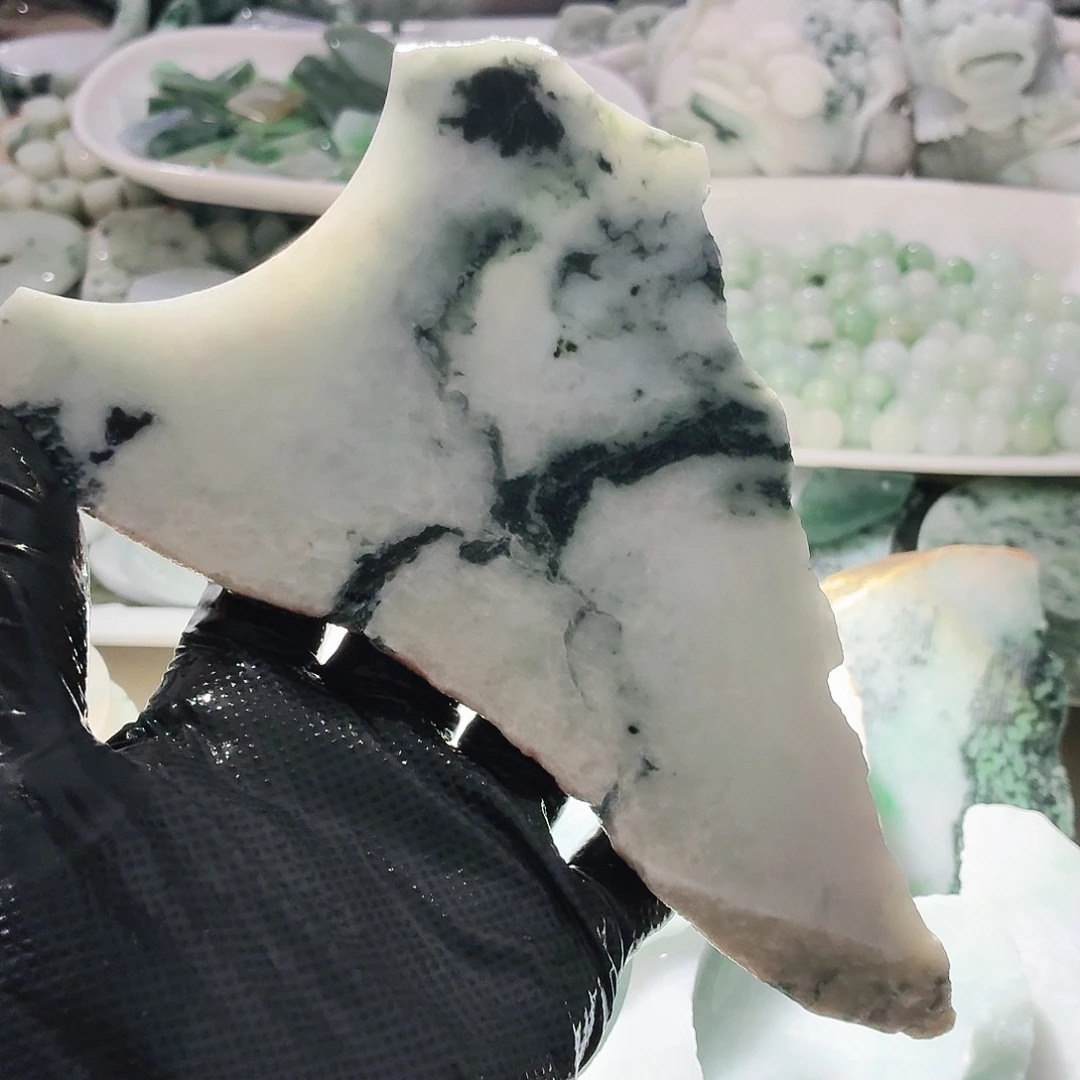 翡翠未镶嵌颈饰边角料