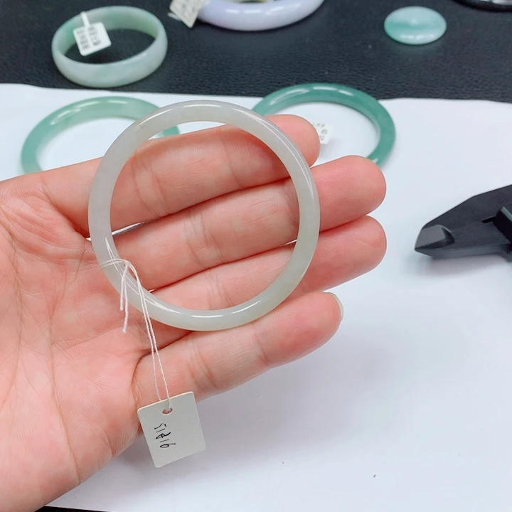 翡翠未镶嵌手镯52-53叮当