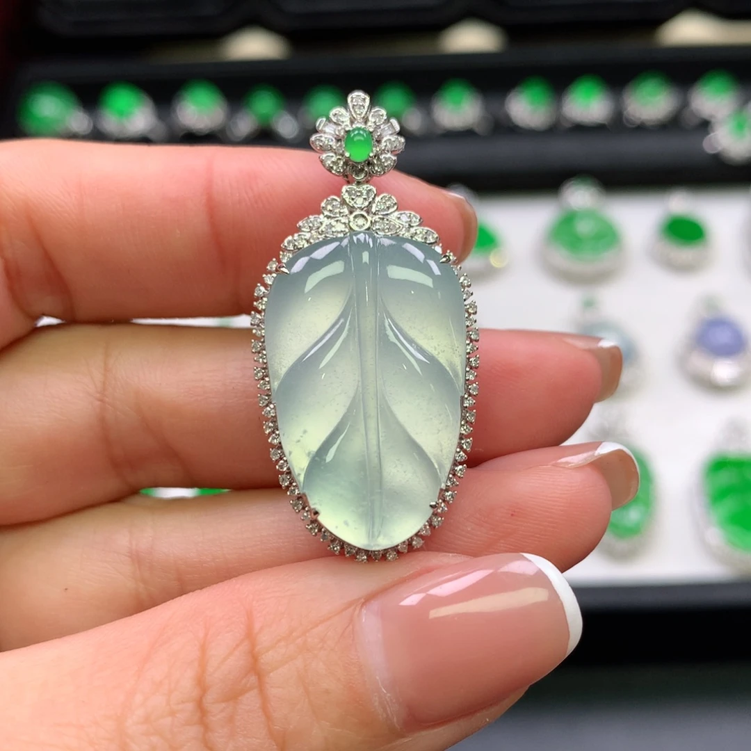 翡翠吊坠(不含链)18K金镶嵌