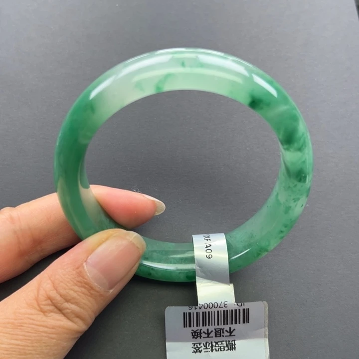 用***7石英质玉（非洲翠）未镶嵌手镯+菩提56.8