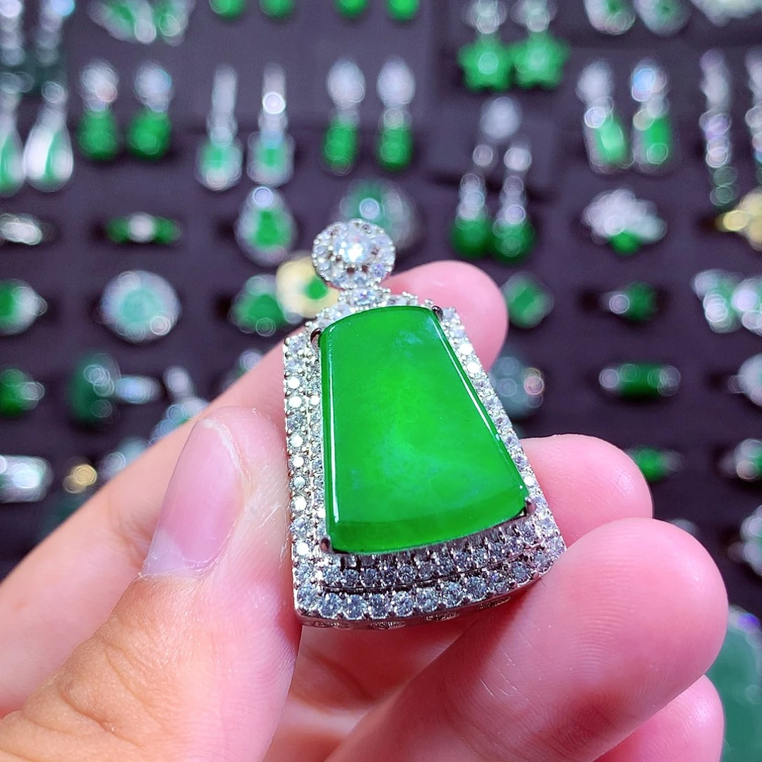 颈饰未镶嵌翡翠天然