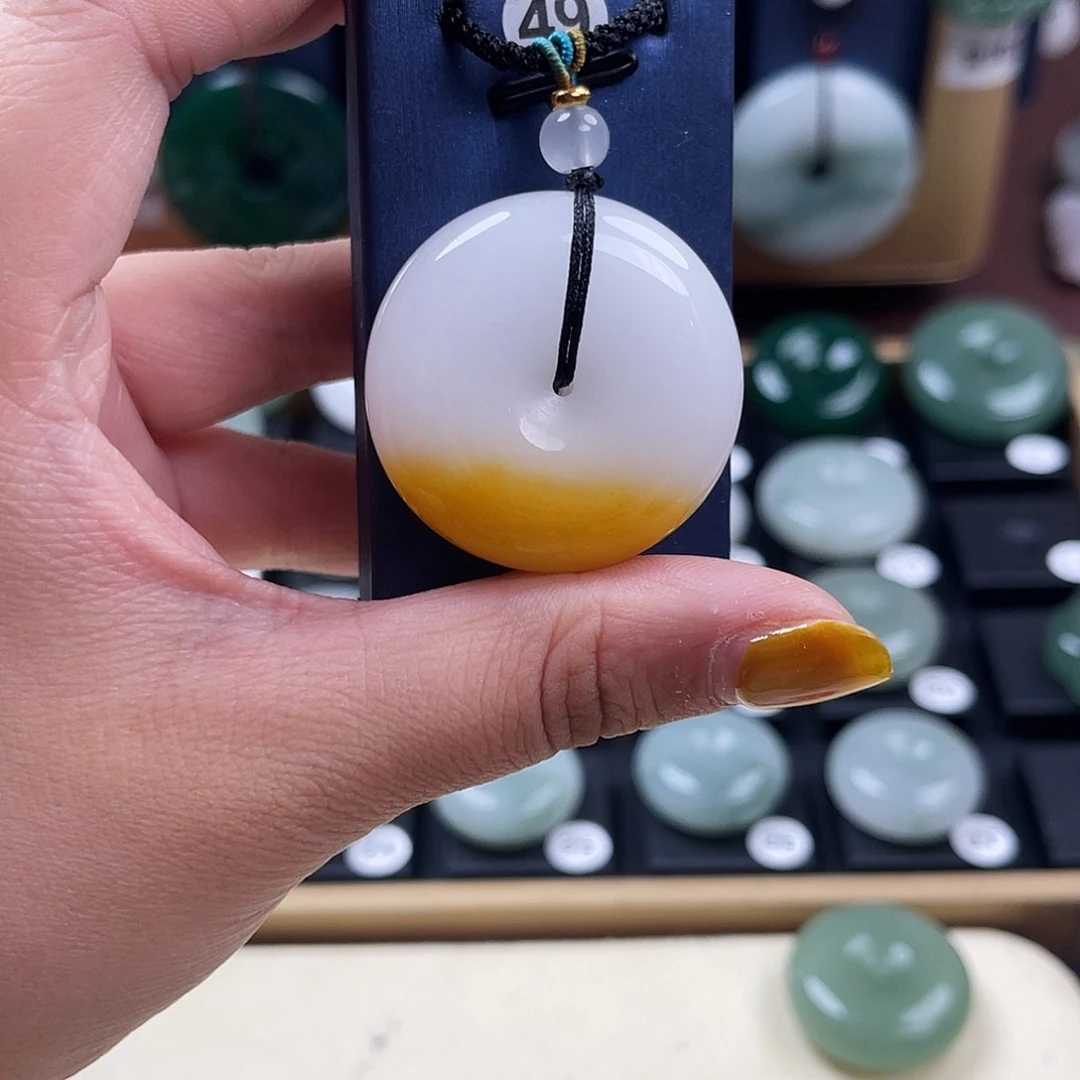 石英岩玉未镶嵌颈饰爱**丐