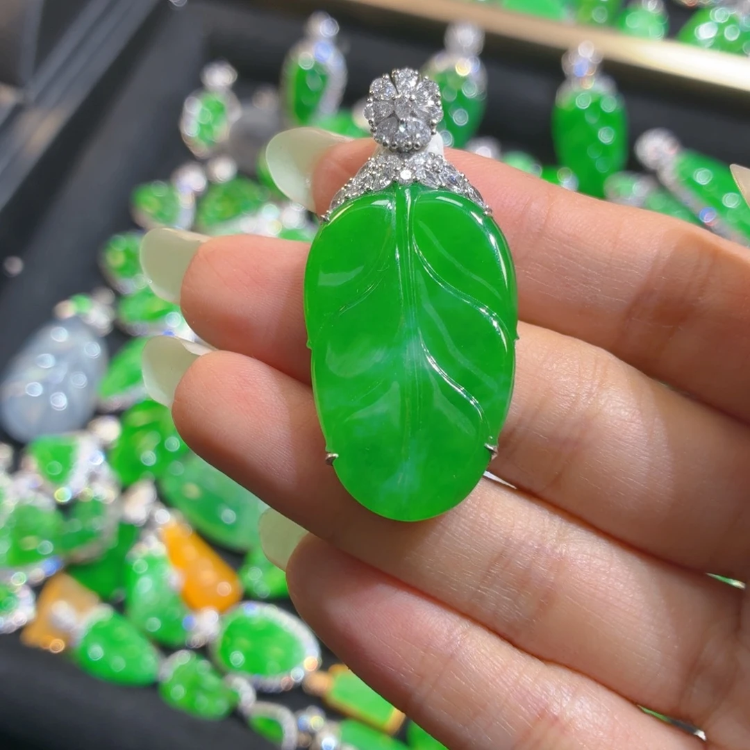 翡翠18K金镶嵌颈饰