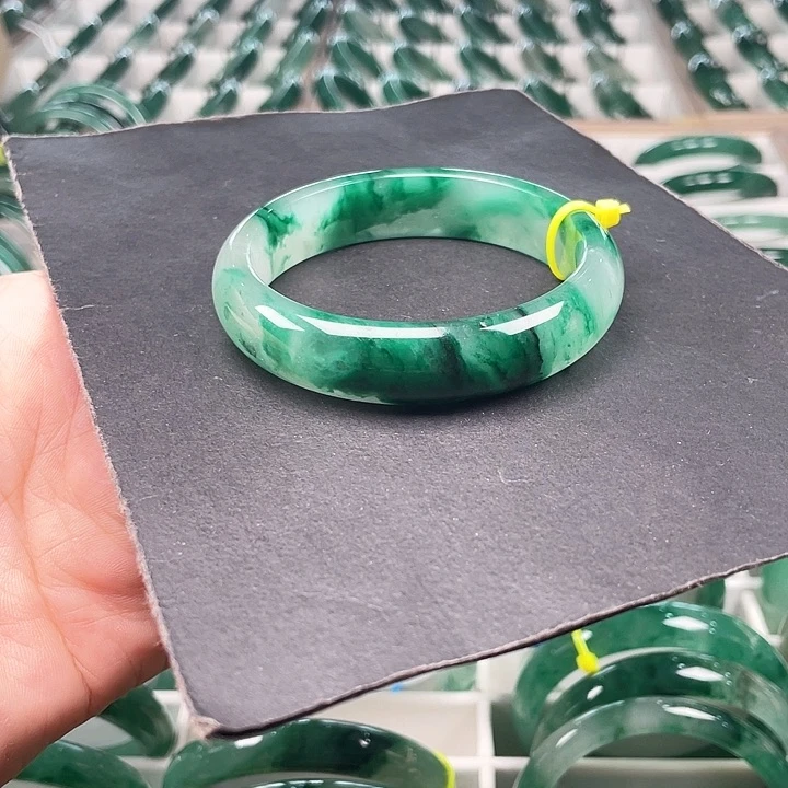 未镶嵌手镯石英质玉