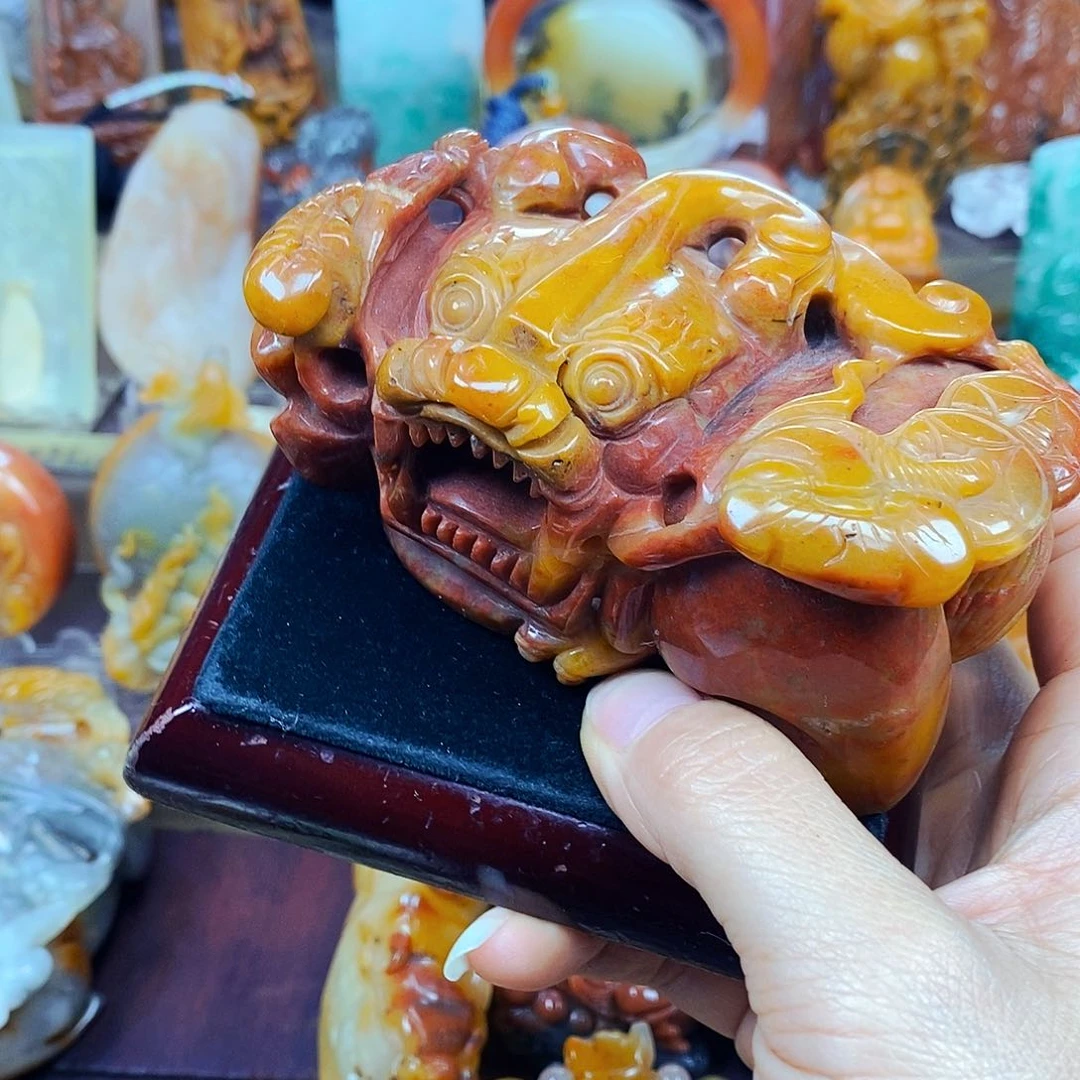 石英质玉（黄龙玉）未镶嵌颈饰