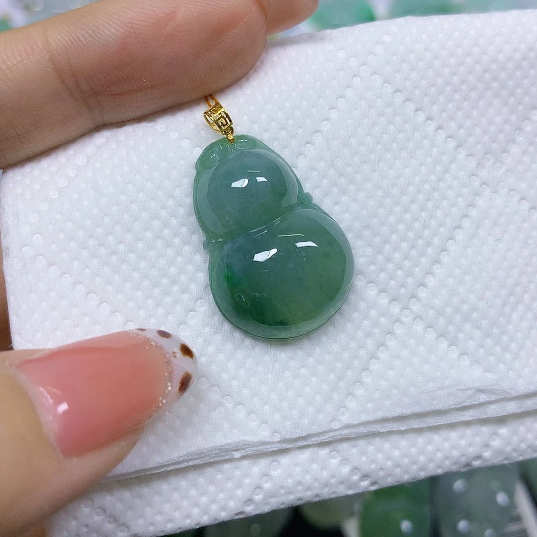 颈饰18K金镶嵌翡翠挂件