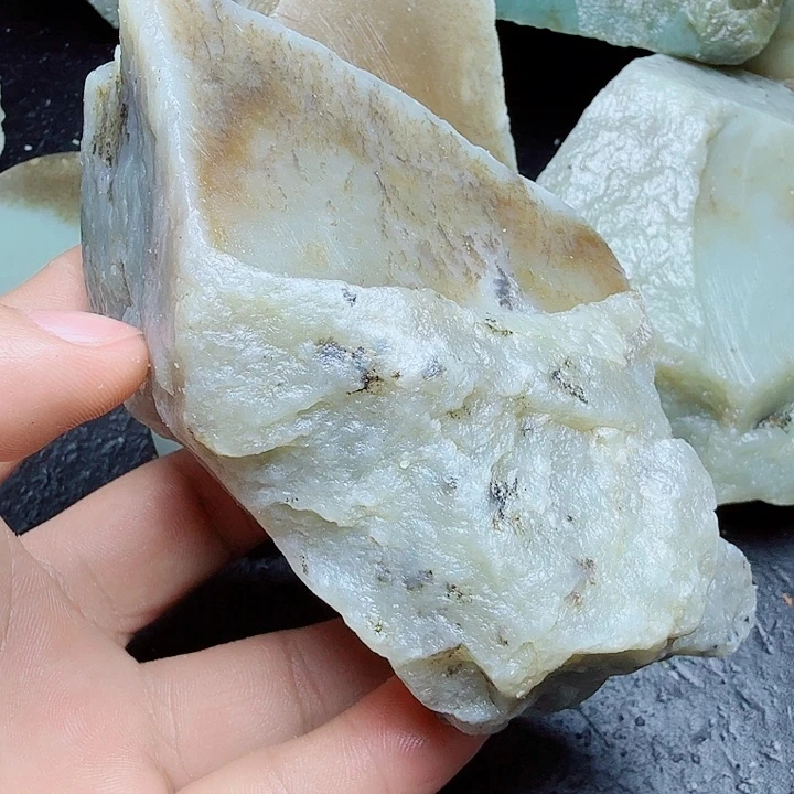 和田玉（糖玉）未镶嵌珠宝奇石