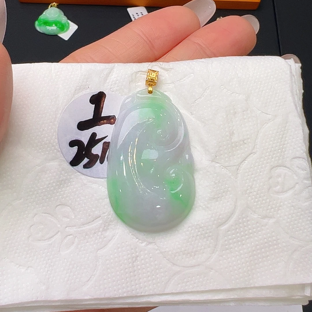 翡翠18K金镶嵌颈饰