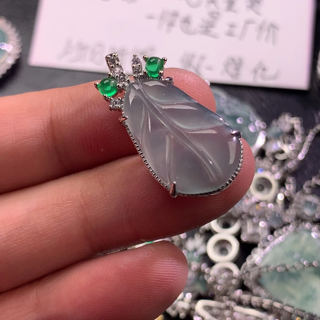 翡翠未镶嵌颈饰叶子