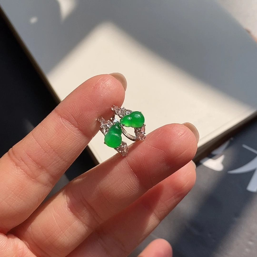 翡翠颈饰18K金镶嵌绿葫芦耳环