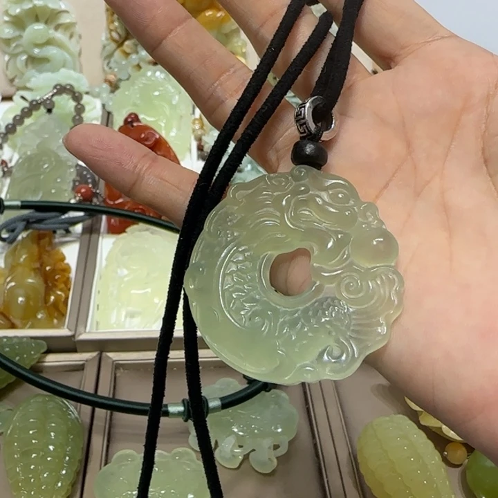 蛇纹石玉吊坠未镶嵌