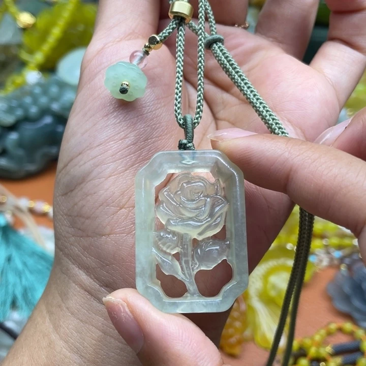 蛇纹石玉未镶嵌吊坠