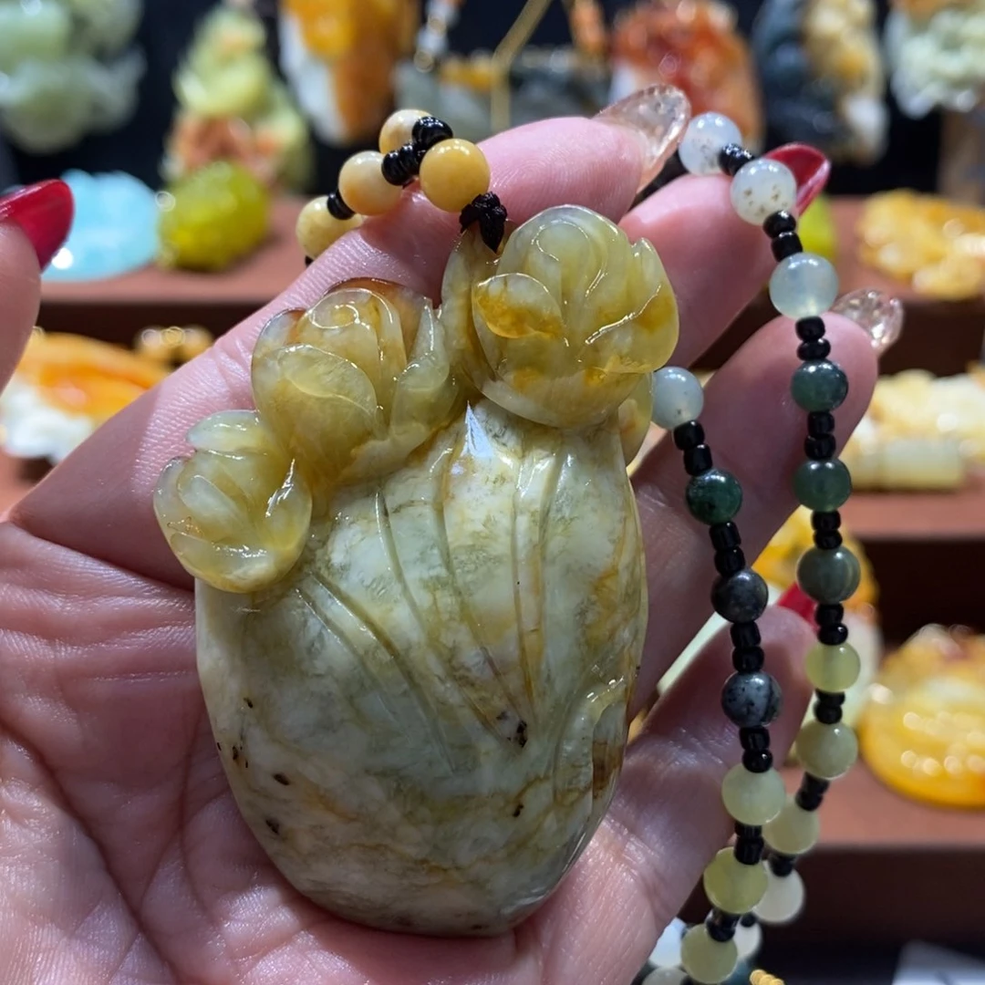 蛇纹石玉颈饰未镶嵌