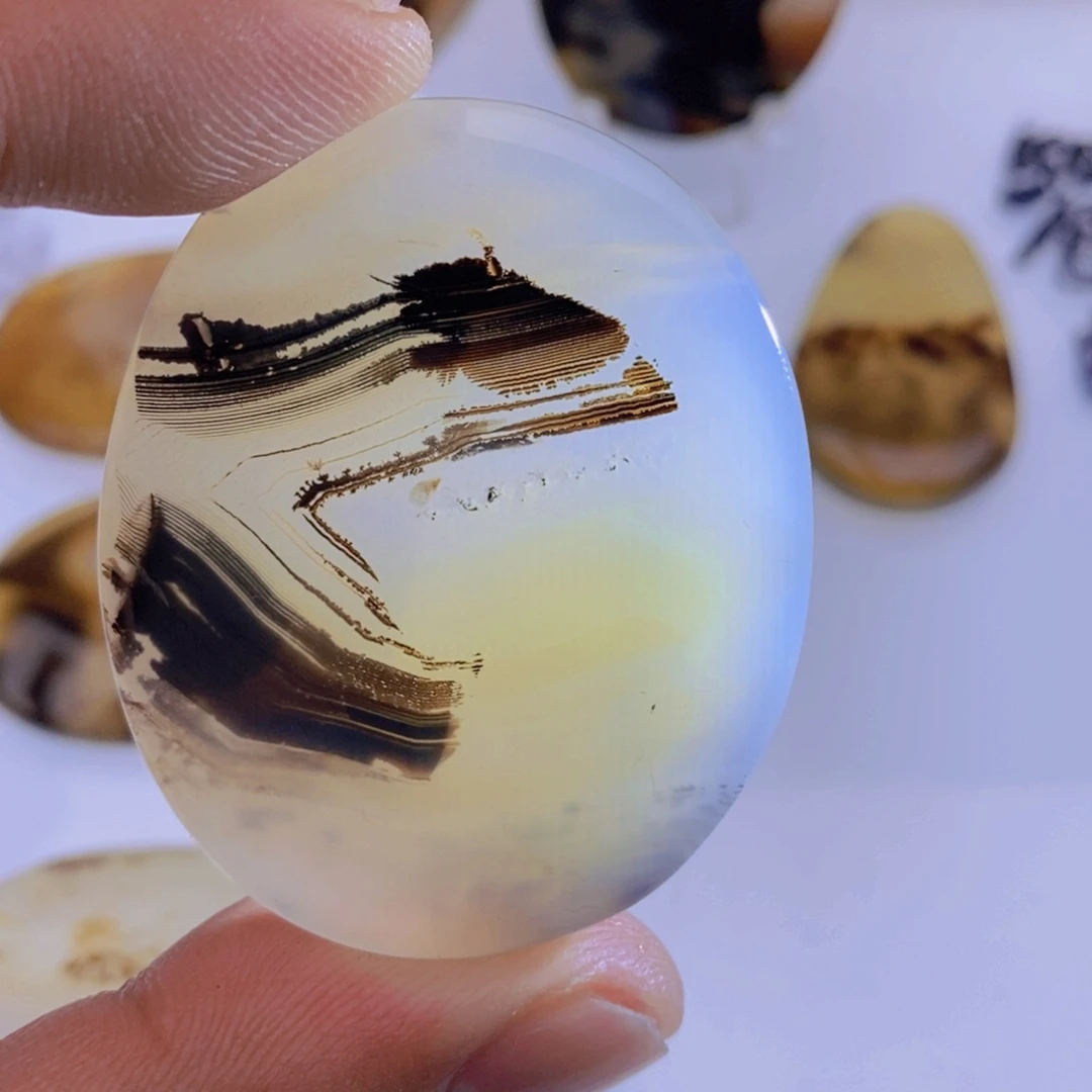 玛瑙/玉髓颈饰未镶嵌丫**?