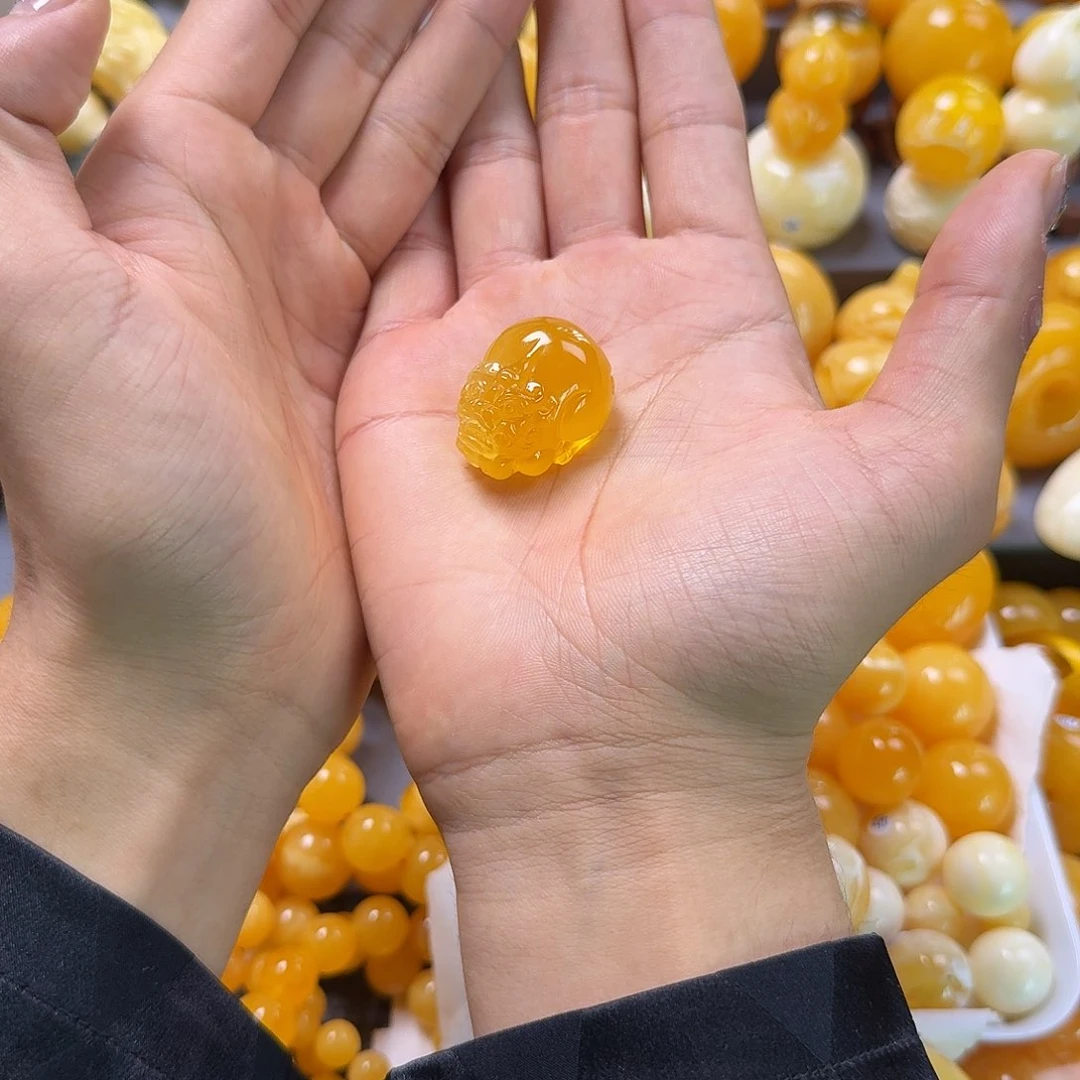 琥珀珠宝奇石未镶嵌