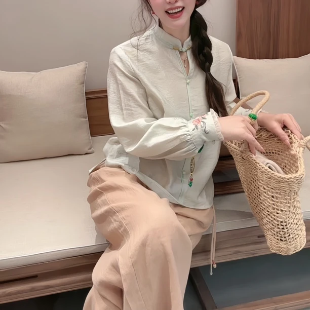 『蝶家』中式简约气质绣花上衣6130