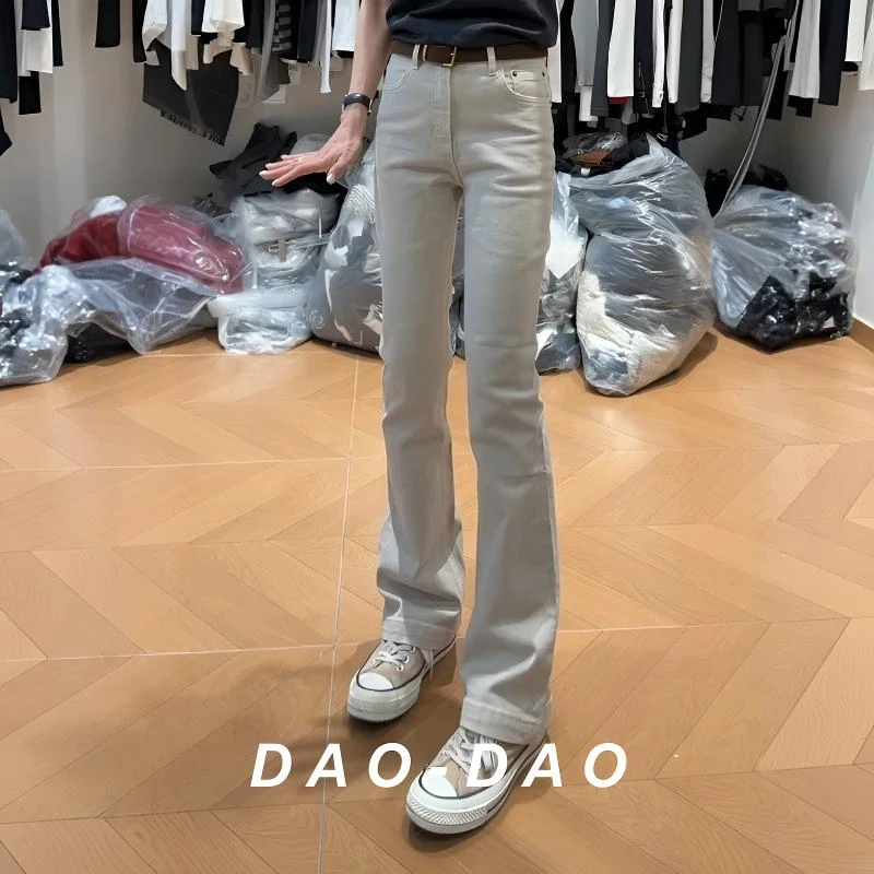 燕麦色高级感微喇牛仔裤女2026年春季新款巨显瘦显腿长喇叭马蹄裤