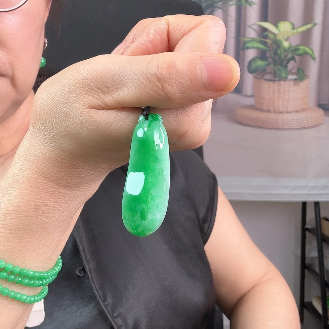 翡翠颈饰未镶嵌福瓜