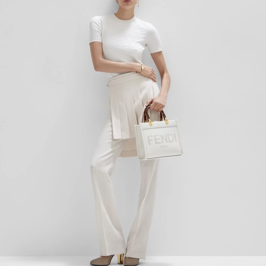 99新 FENDI/芬迪 4868/FENDI SS23 白色满印Logo字母短袖/40码