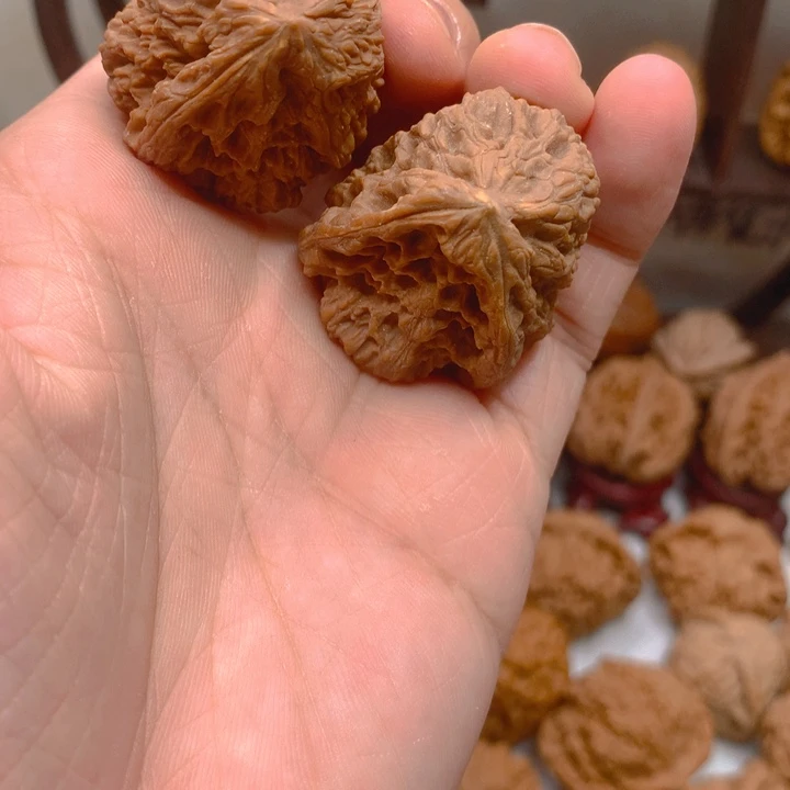 文玩核桃吊坠南疆石一根筋和佛肚