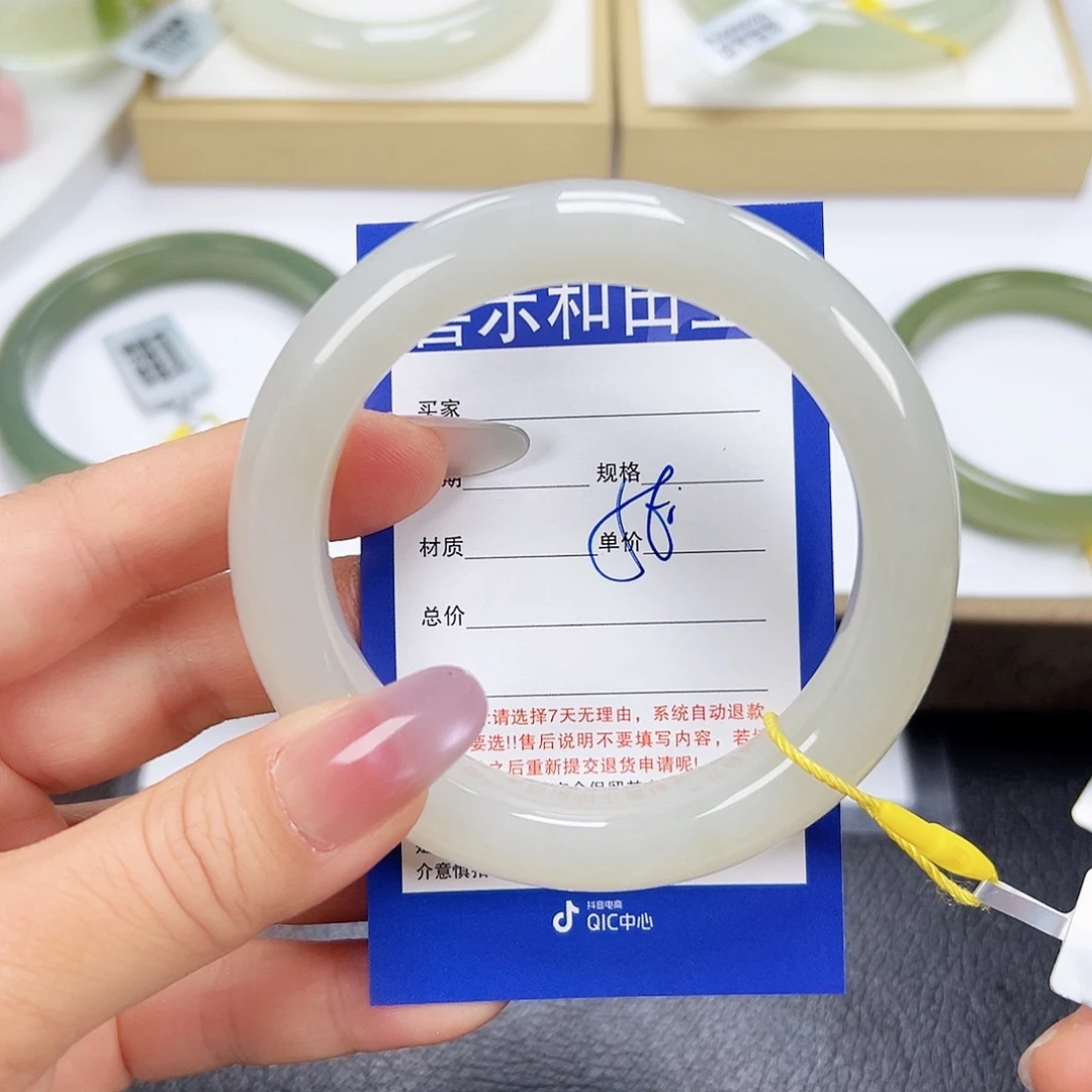 和田玉未镶嵌手镯