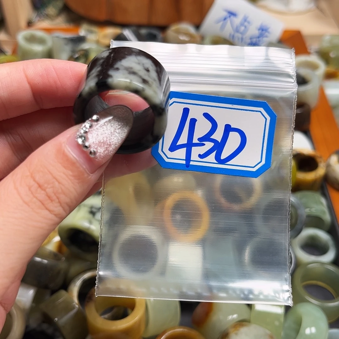 ****潇蛇纹石玉未镶嵌戒指