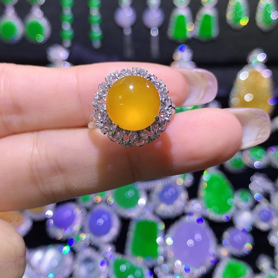 翡翠18K金镶嵌戒指高冰黄翡