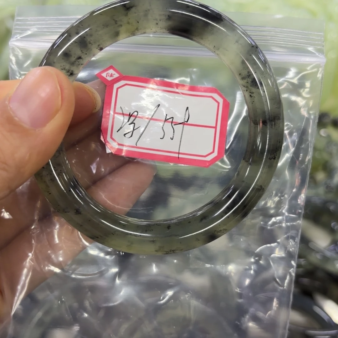 冯****蛇纹石玉未镶嵌天然岫玉手镯