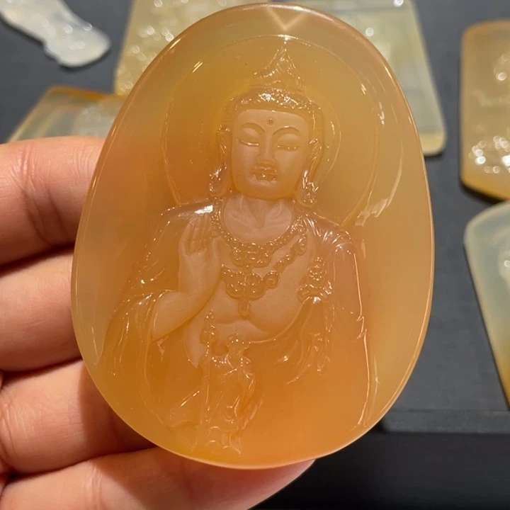 未镶嵌石英质玉（黄龙玉）挂件