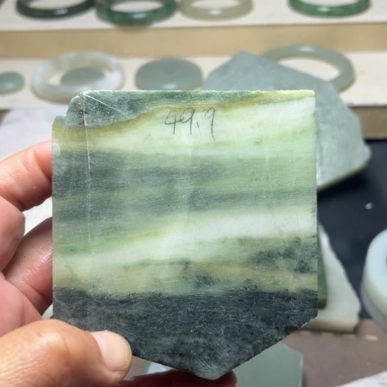 独山玉未镶嵌手镯定制