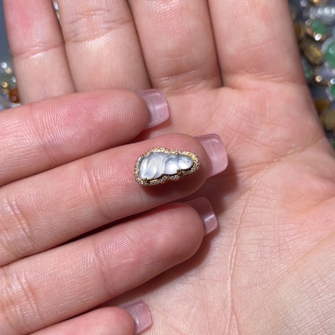 【闪购商品】颈饰18K金镶嵌翡翠