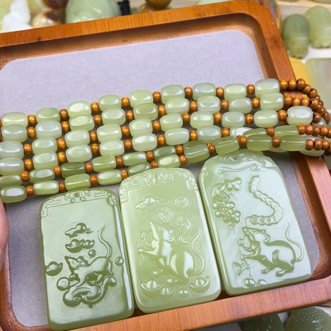 新疆昆仑山料鼠牌